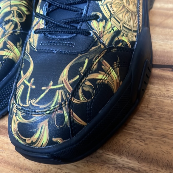 Versace - Picture 3 of 12